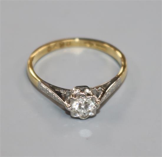 An 18ct gold and illusion set solitaire diamond ring, size M.